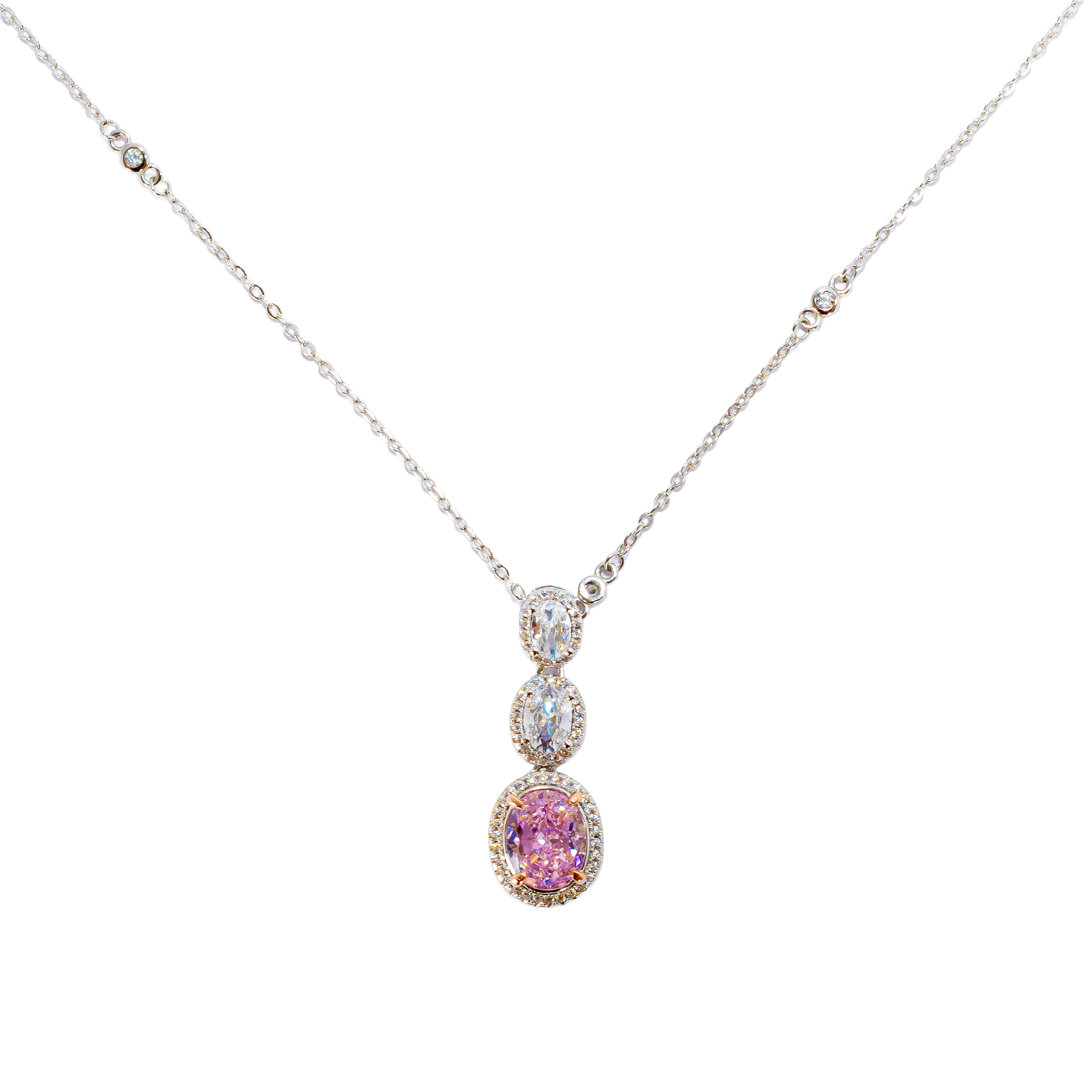 “Triad” Kolye Ucu ve Zincir